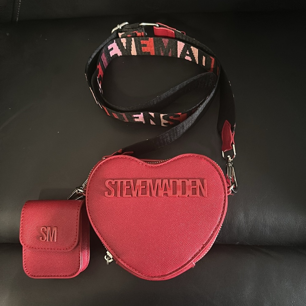 Steve Madden heart shape purse